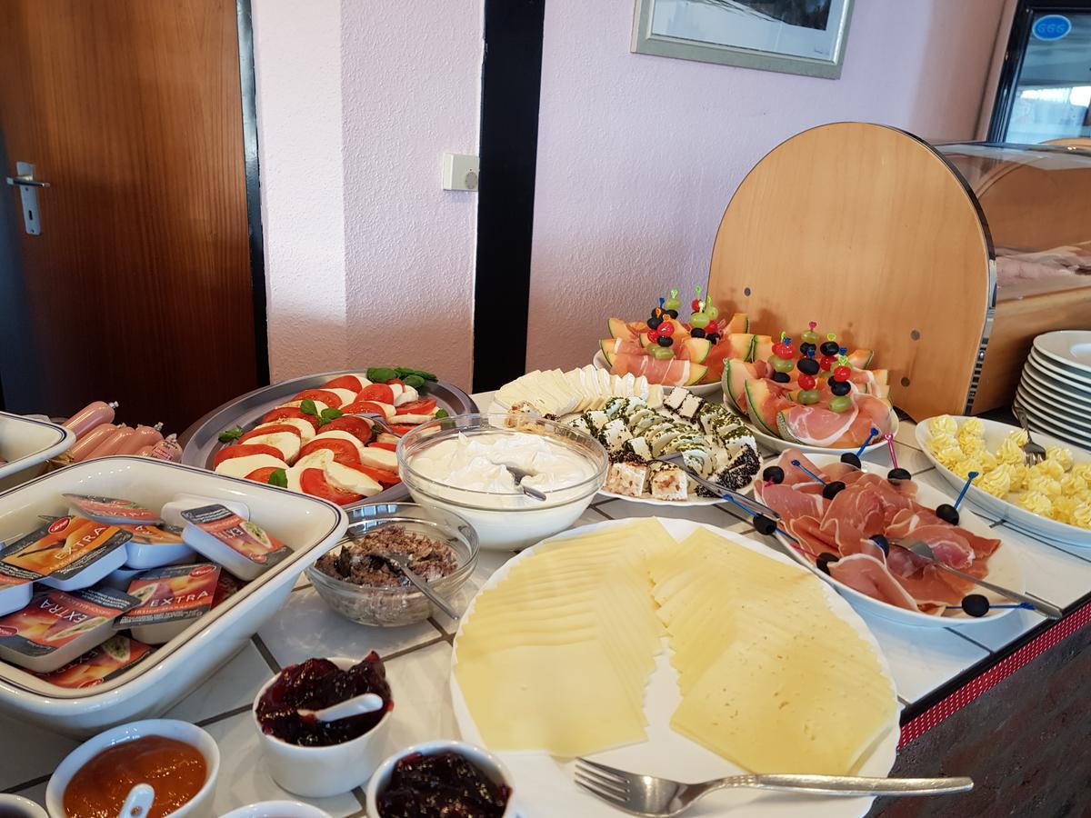 Hotel Garni Julia Linnich Zewnętrze zdjęcie