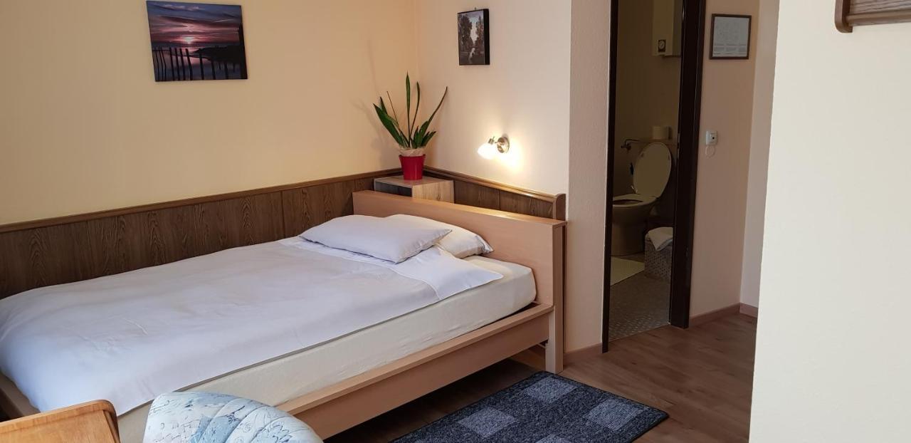 Hotel Garni Julia Linnich Zewnętrze zdjęcie